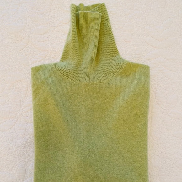 Geneva Cashmere Turtleneck - Picture 2 of 6